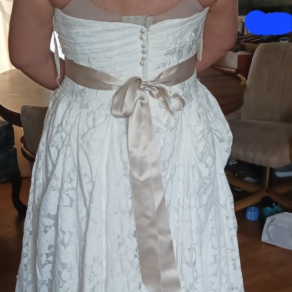 Wedding Dress - Picture 4 of 17